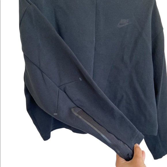 Nike Sportswear Tech Fleece Crew Sweatshirt - Picture 8 of 14